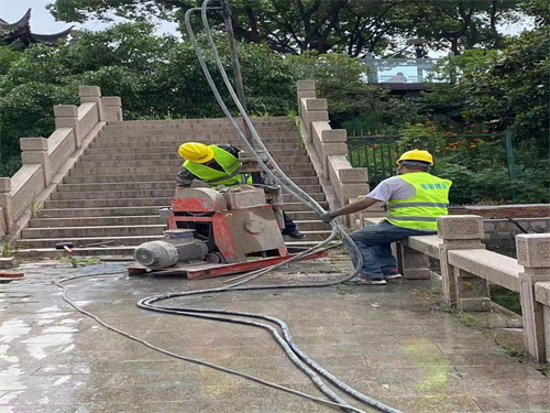 白塔地基基础注浆加固水泥比水灰比是多少？